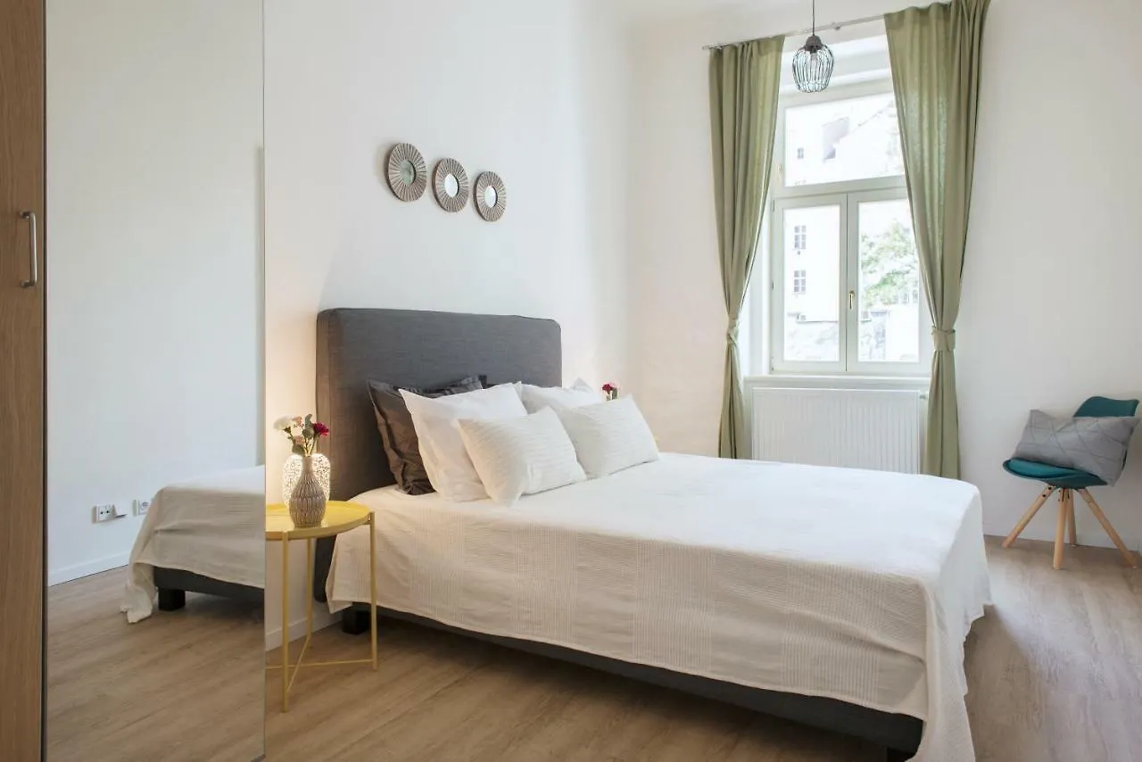 Kent Ridge Loft Apartment Prague