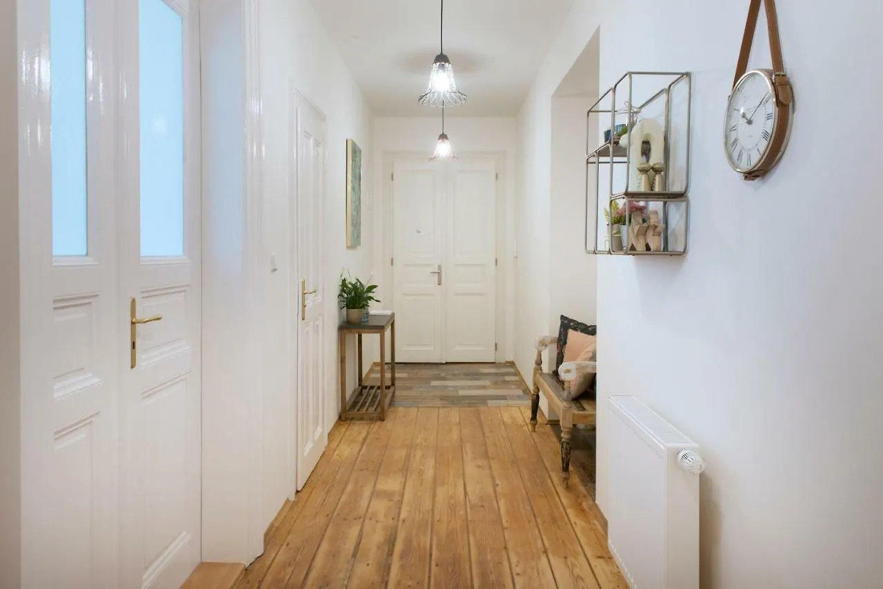 Kent Ridge Loft Apartment Prague