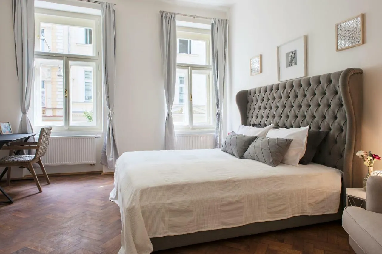 Kent Ridge Loft Apartment Prague